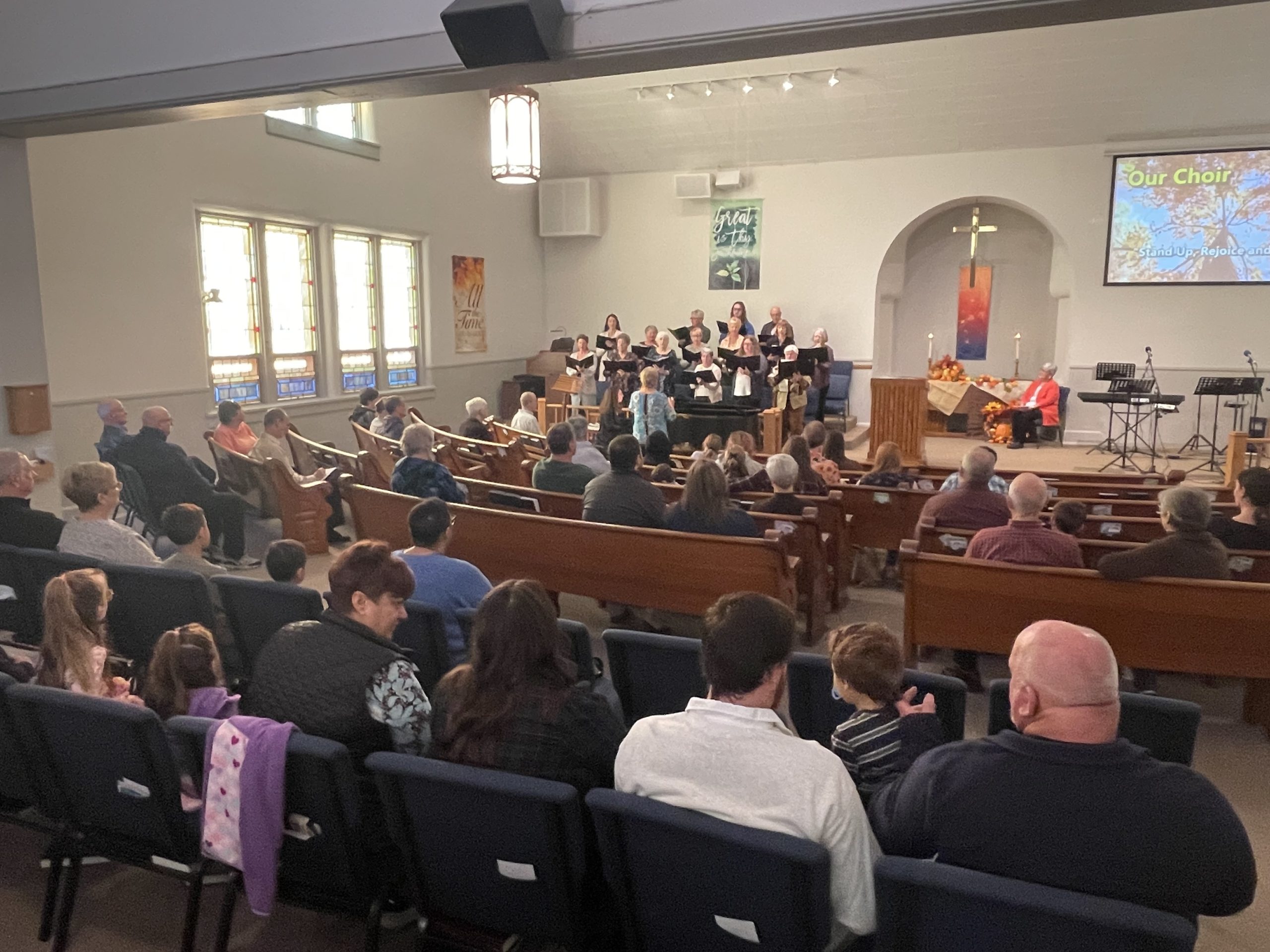 Choir sings to congregation in pews